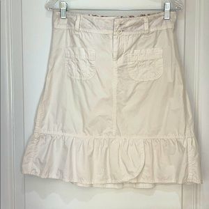 Knee-high white skirt